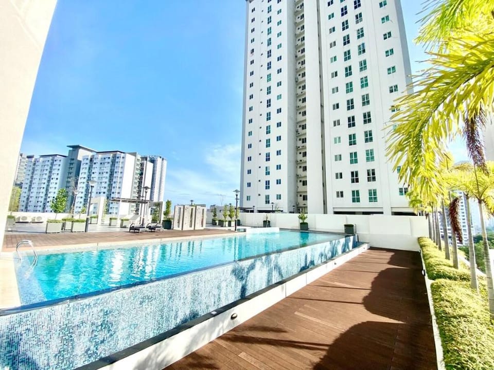 Cozy & Peaceful Seaview 2 BR Suite by Happy Living Vacation rental in George Town