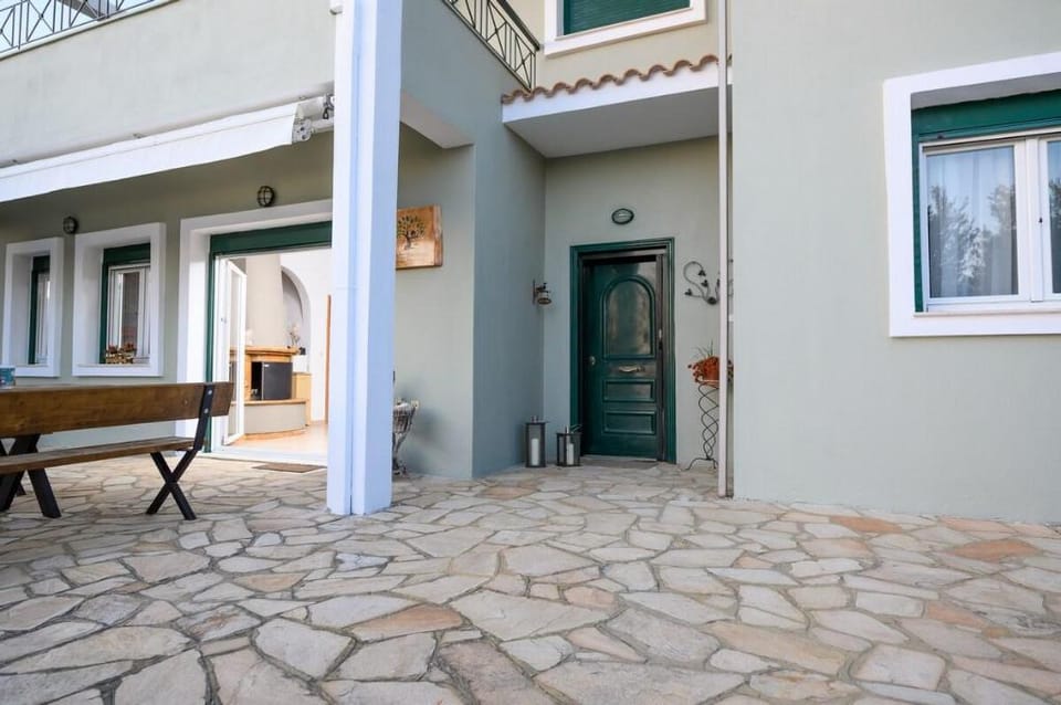 Kastri Treehouse- Sea View Family Living Apartment in Halkidiki