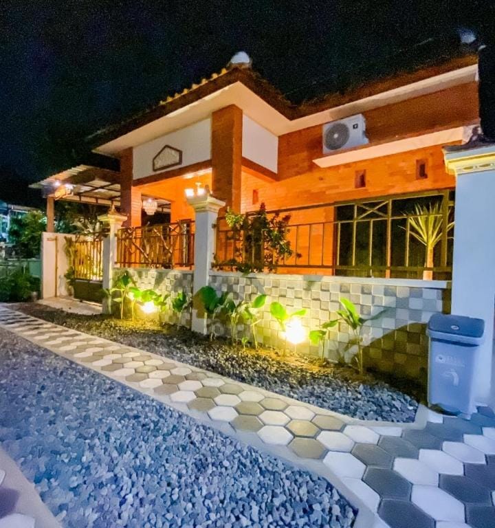 Villa Rose Tail Villa in Indonesia