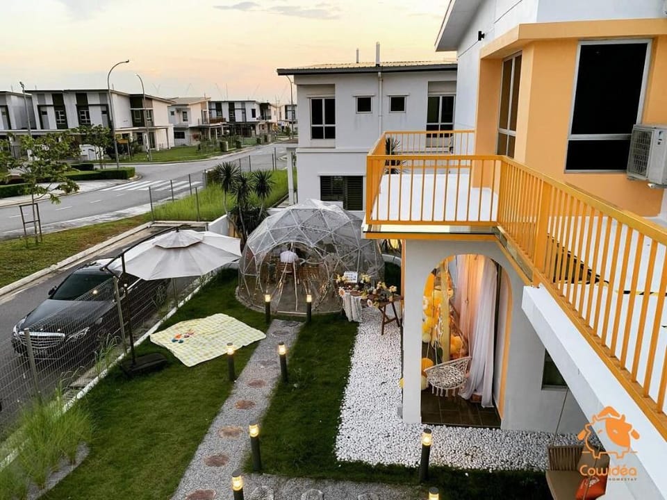 Sunset Paradise 4BR Designer Home | AC Starry Dome | 16 Guests Vacation rental in Johor Bahru