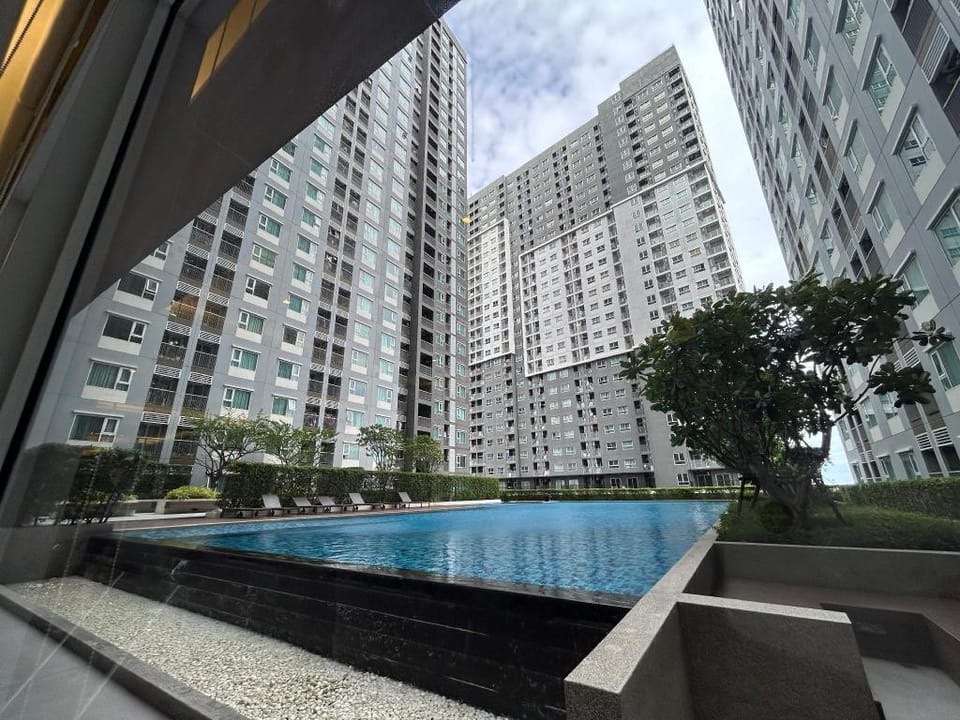 Good location Condo room 1mins to BTS Station Apartment in Bangkok