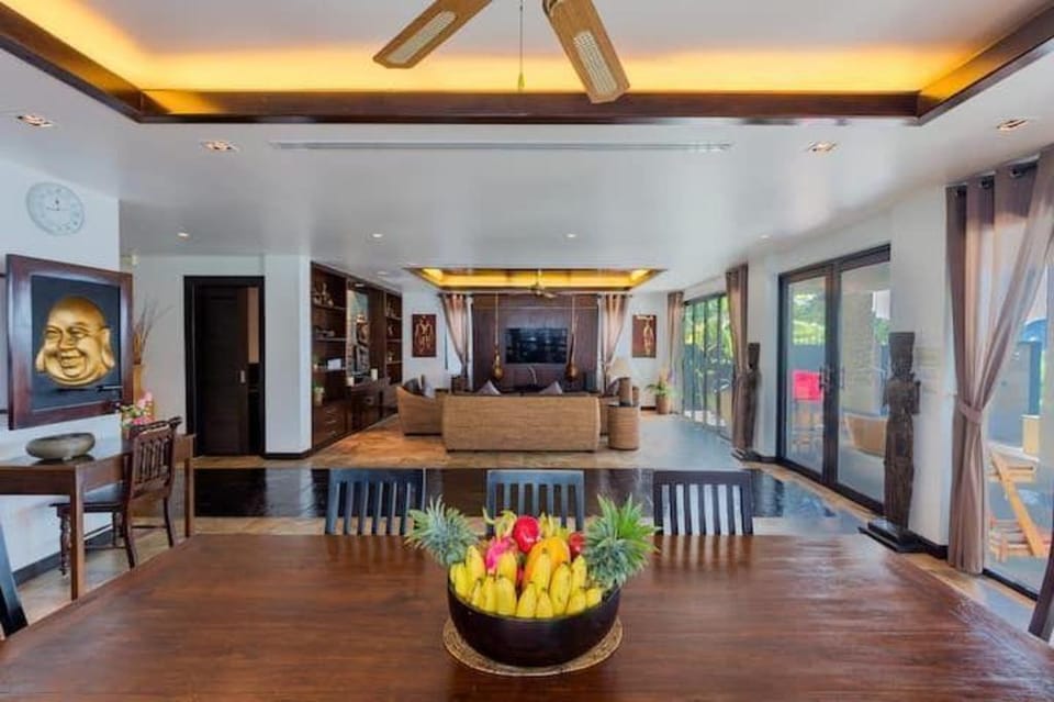 Patong Seaview Villa芭东一线海景豪华6卧别墅 Vacation rental in Patong
