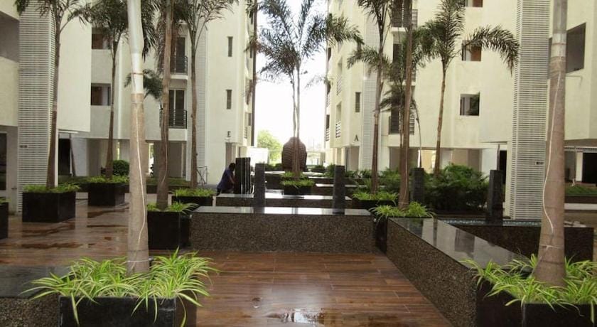 1109 Palm room with Sky Orbit at Fortune Serenity. Hotel in Gujarat