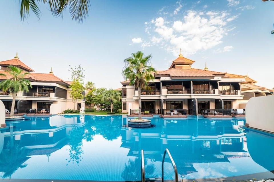 Lux BnB I Palm Jumeirah Resort I Palm Views Apartment in Dubai