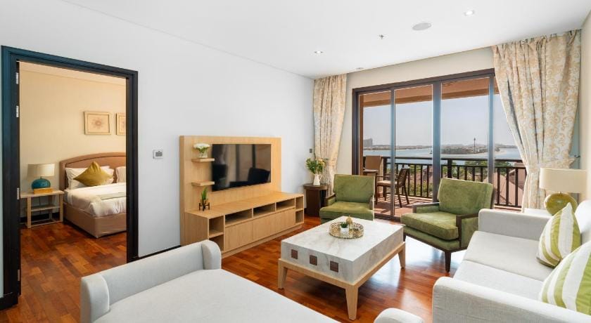 Lux BnB I Palm Jumeirah Resort I Palm Views Apartment in Dubai
