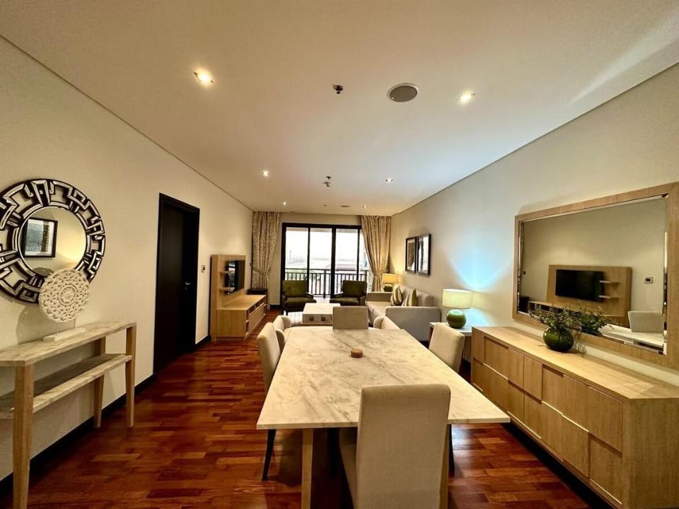 Lux BnB I Palm Jumeirah Resort I Palm Views Apartment in Dubai
