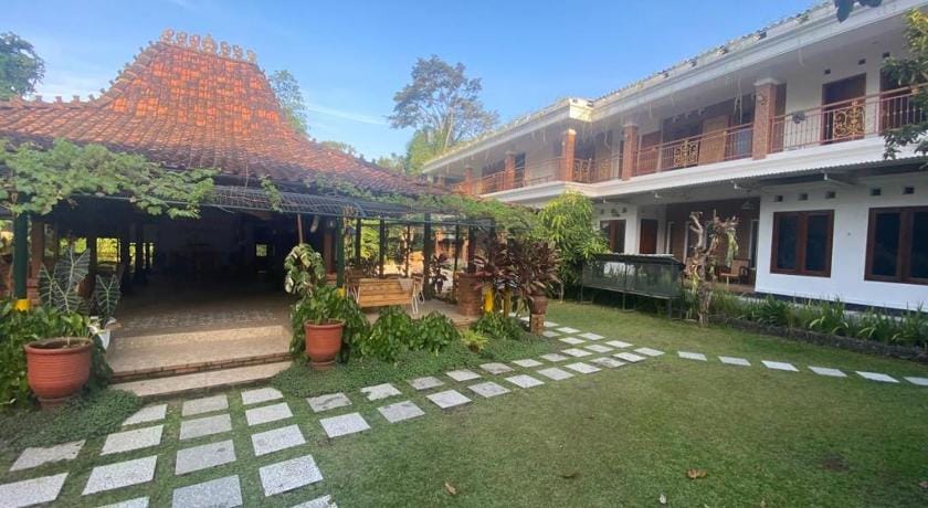 Homestay Joglo Seruni Syariah Vacation rental in Special Region of Yogyakarta
