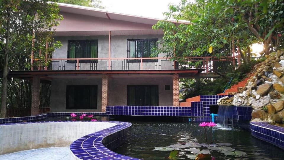 Bamboo House Suan Saimai Apartment in Laos