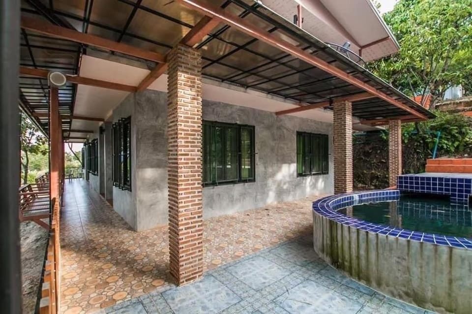 Bamboo House Suan Saimai Apartment in Laos