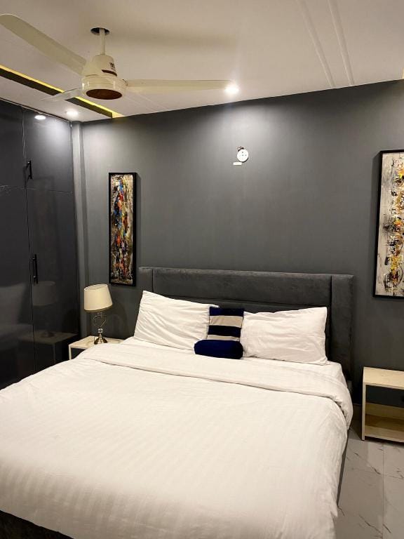 Luxury 1 bed with lounge Vacation rental in Lahore