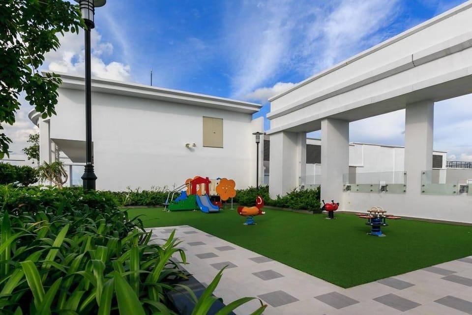 Saigon Royal 119m2 3Br-Riverside, High Floor, Fool Apartment in Ho Chi Minh City
