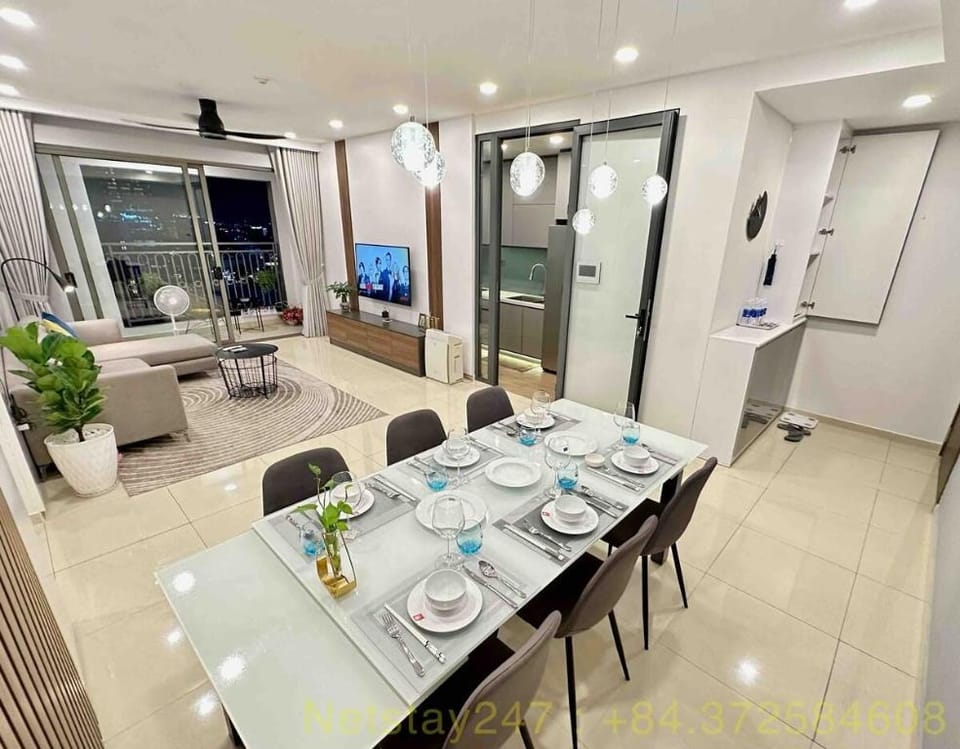Saigon Royal 119m2 3Br-Riverside, High Floor, Fool Apartment in Ho Chi Minh City