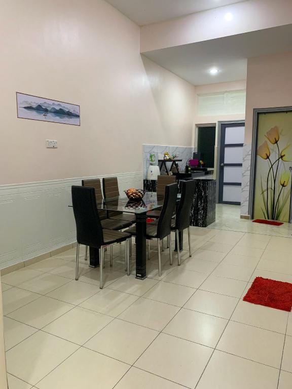 MersingCartoonThemeHomestay 3bedroom丰盛港卡通民宿 Vacation rental in Mersing