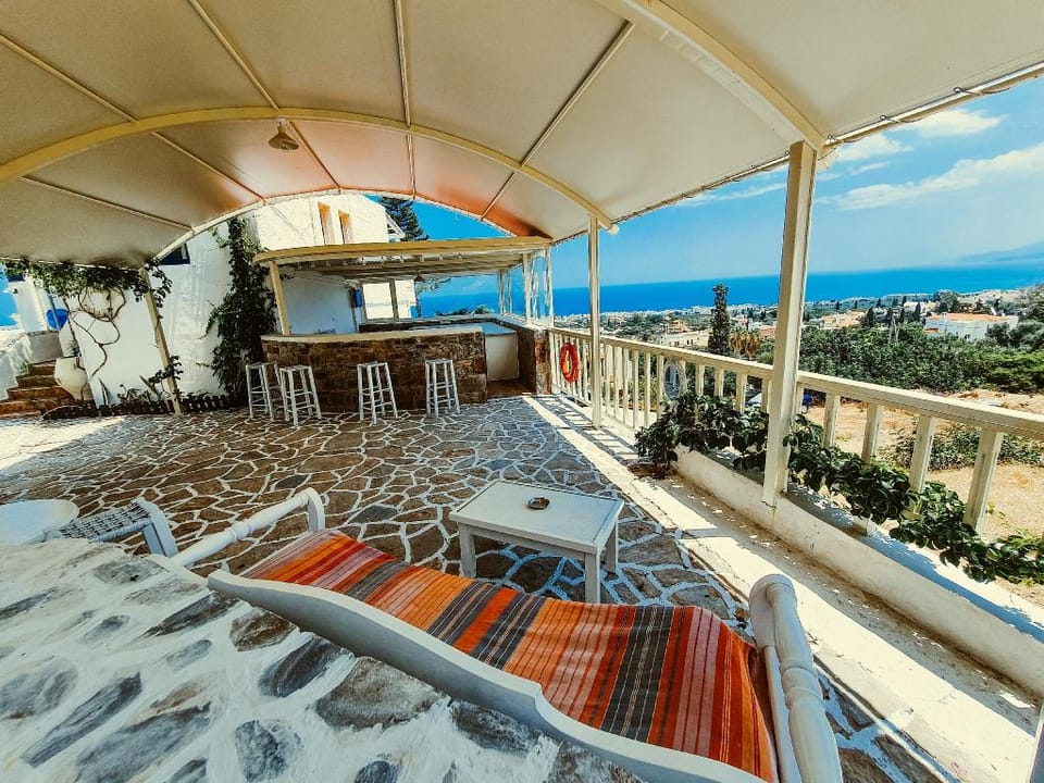 Spacious Room in Creta for 3 people, with Ac, Swimming Pool and Nature Hotel in Piskopiano