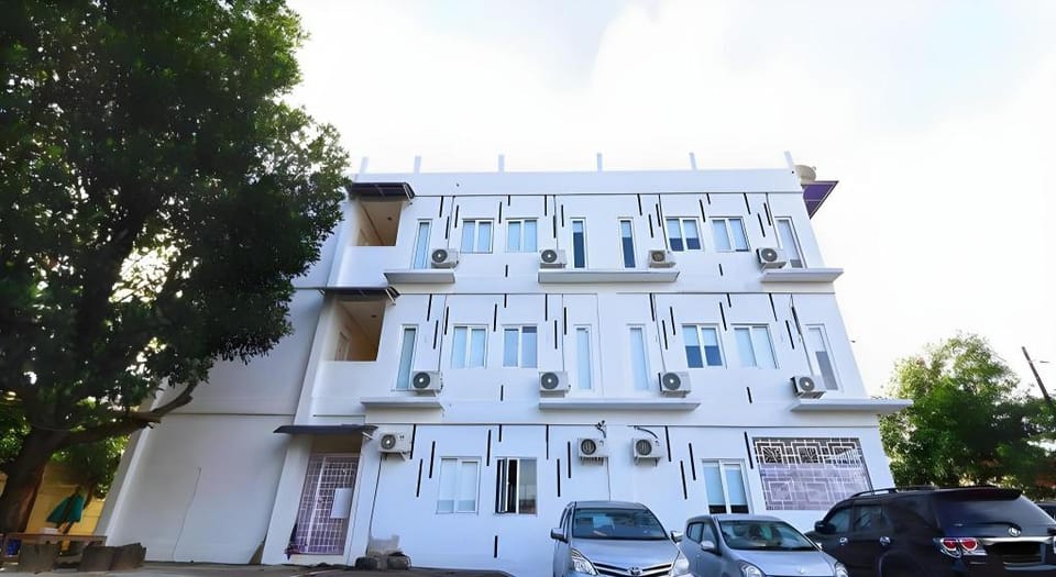Bintaro Rumah Kayu Manis Hotel in South Jakarta City