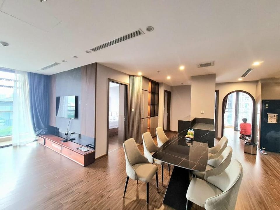 Căn Hộ West Point Với 4 Phòng Ngủ Siêu Rộng Apartment in Laos
