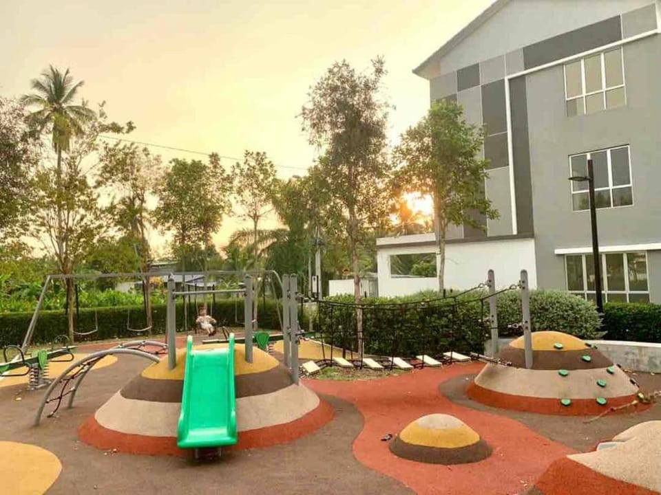 MoonLight Sweet Home Kuala Selangor (30pax)Karaoke Vacation rental in Selangor, Malaysia