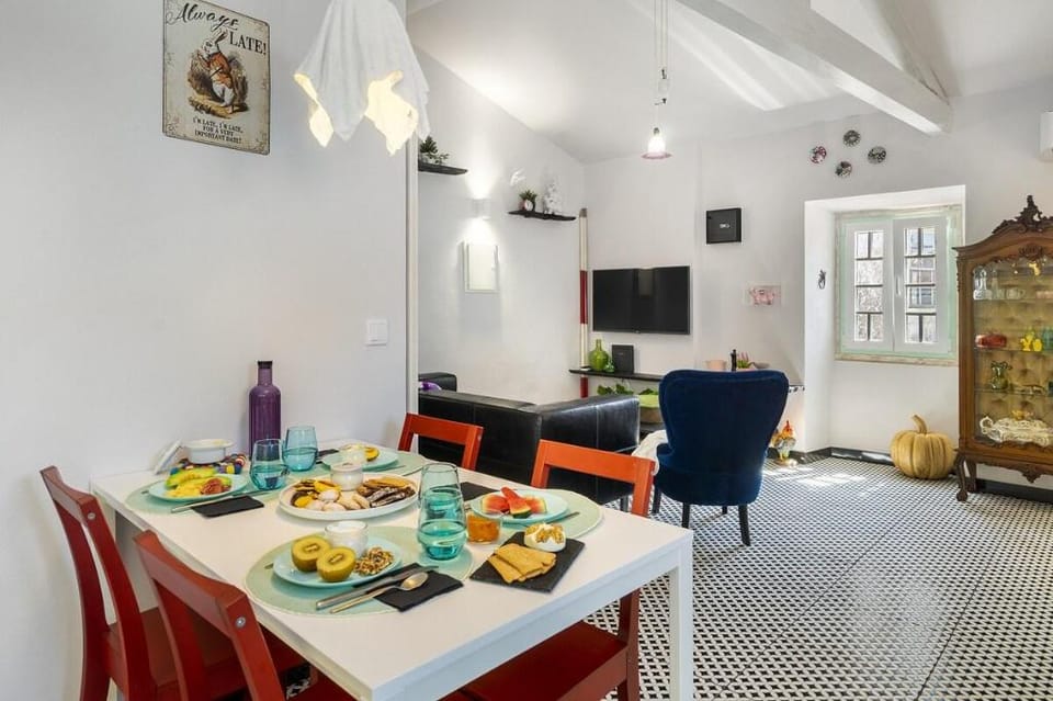 Inspiring and Cozy 1899's House, Queen Size Bed Vacation rental in Leiria, Portugal