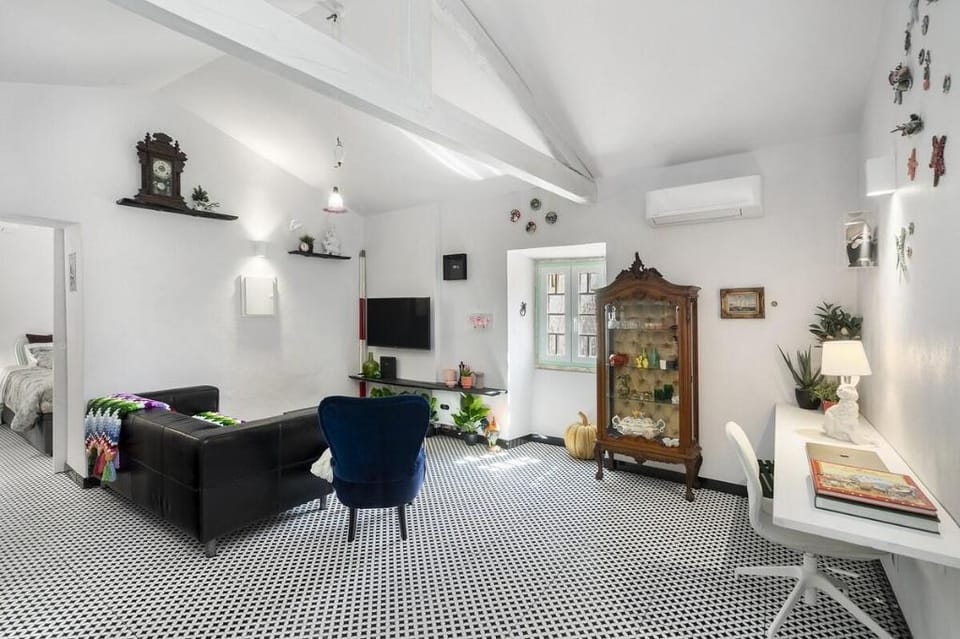 Inspiring and Cozy 1899's House, Queen Size Bed Vacation rental in Leiria, Portugal