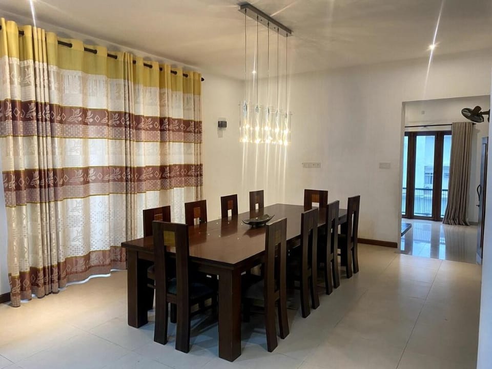 Hilltop Charm: 5BR Villa Vacation rental in Kandy