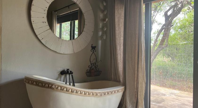 Simba Safaris African Pride Exotic Lodge Hotel in South Africa