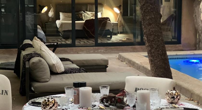 Simba Safaris African Pride Exotic Lodge Hotel in South Africa