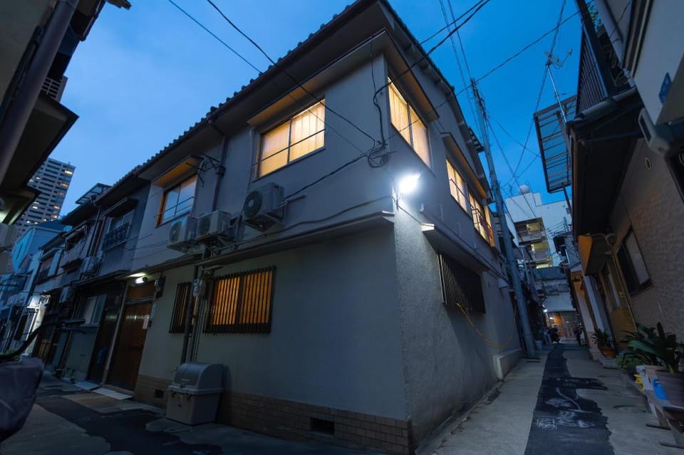 Convenient 6BR house 16 pax, 6BR, 2 Bathrooms Vacation rental in Osaka
