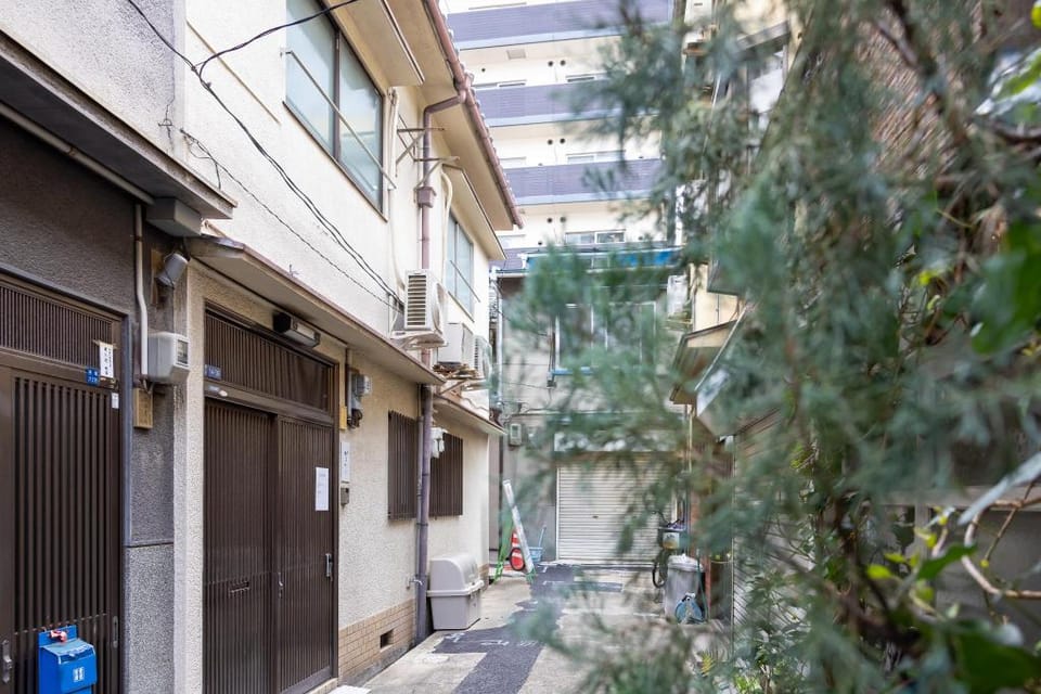 Convenient 6BR house 16 pax, 6BR, 2 Bathrooms Vacation rental in Osaka