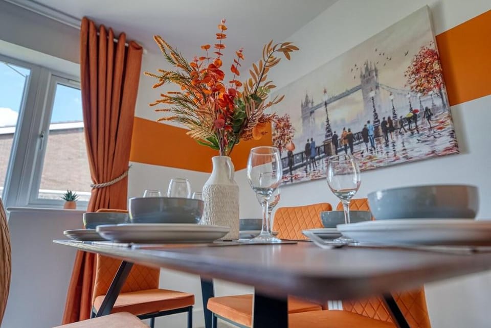 Team Accomodation WIFI Parking near M5 motorway Vacation rental in Birmingham