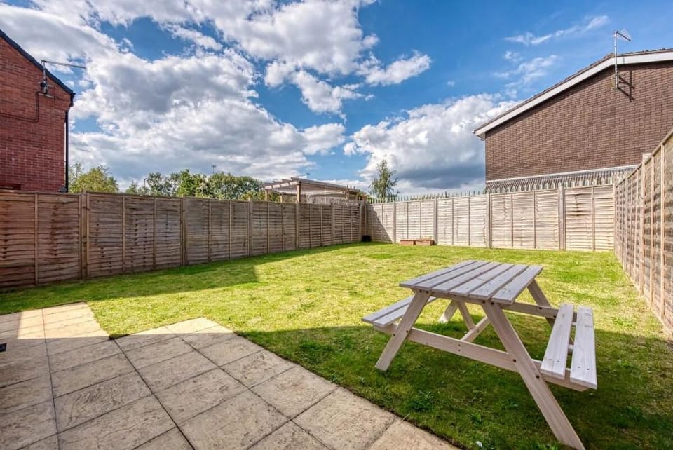 Team Accomodation WIFI Parking near M5 motorway Vacation rental in Birmingham