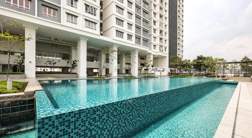 Beautiful 3B2B - 6 pax|Free 2 Parkings|Subang Jaya Apartment in Subang Jaya