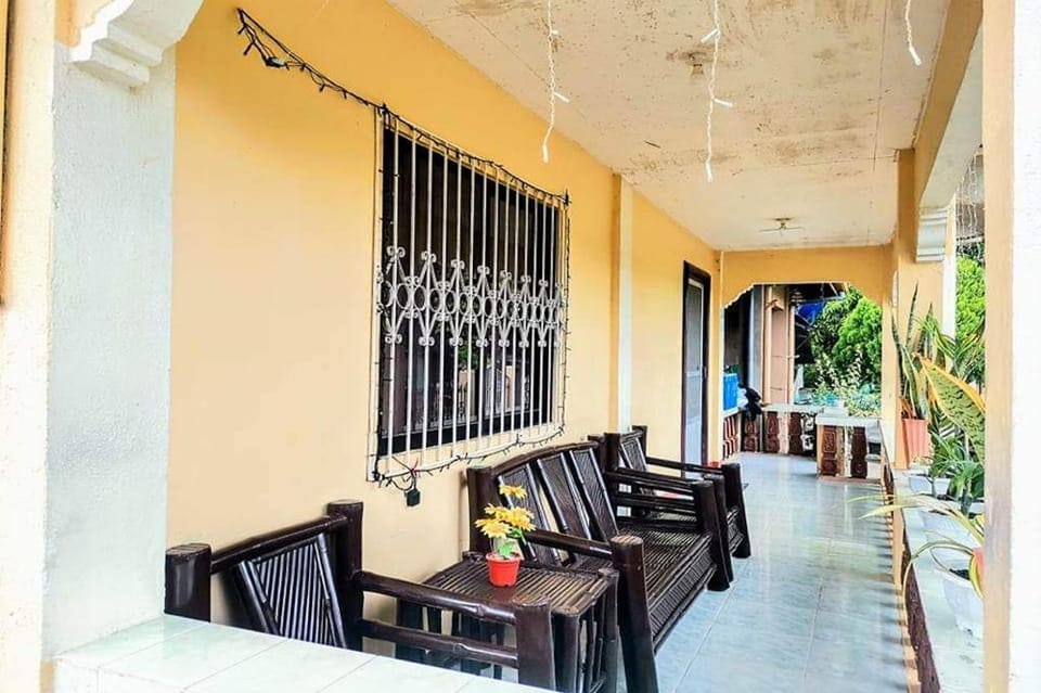 Albert's Transient House Hotel in Calabarzon