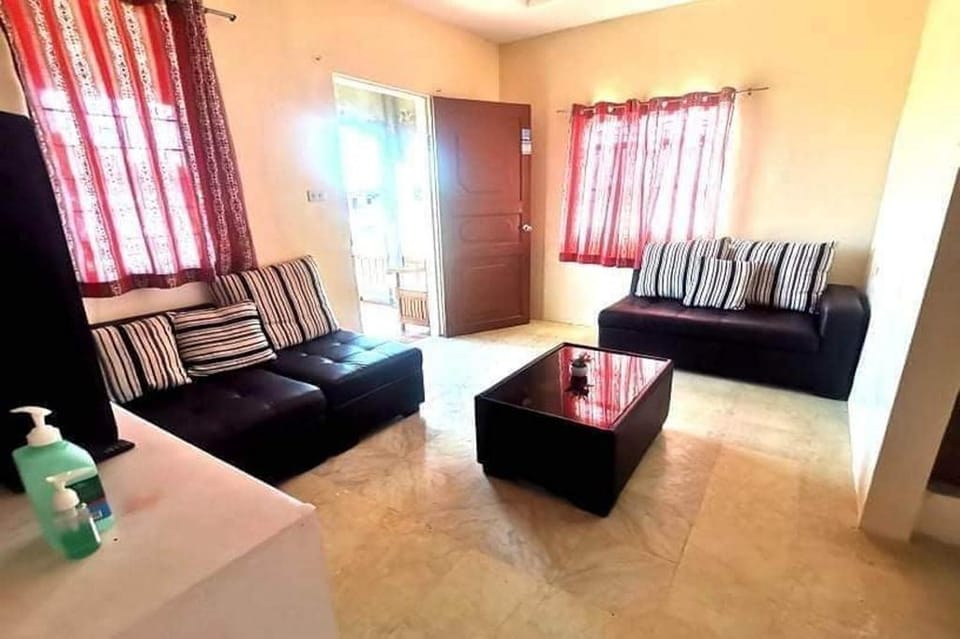 Albert's Transient House Hotel in Calabarzon