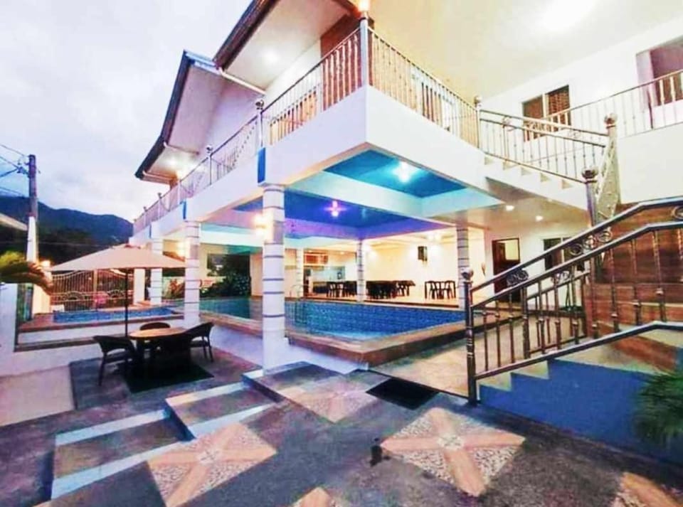 Modern Scenic Nature Friendly Hotspring Resort 3B Villa in Calamba