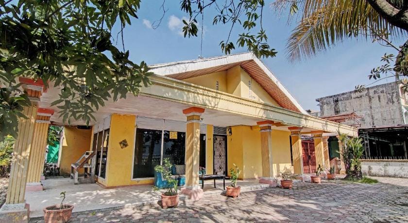 Hotel O Meranti HomestayNearJembatan Siak Hotel in West Sumatra, Indonesia