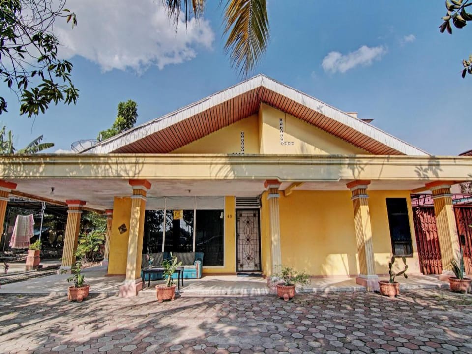 Hotel O Meranti HomestayNearJembatan Siak Hotel in West Sumatra, Indonesia