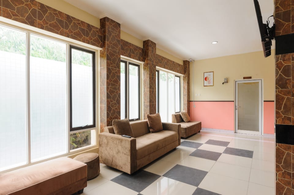 RedDoorz near The Jungle Waterpark Bogor Hotel in West Java