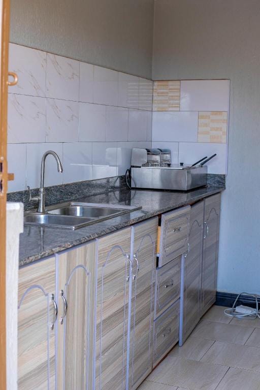 AN AMBIANTIC AREA THAT FAVOURS ALL KINDS OF PEOPLE Apartment in Uganda