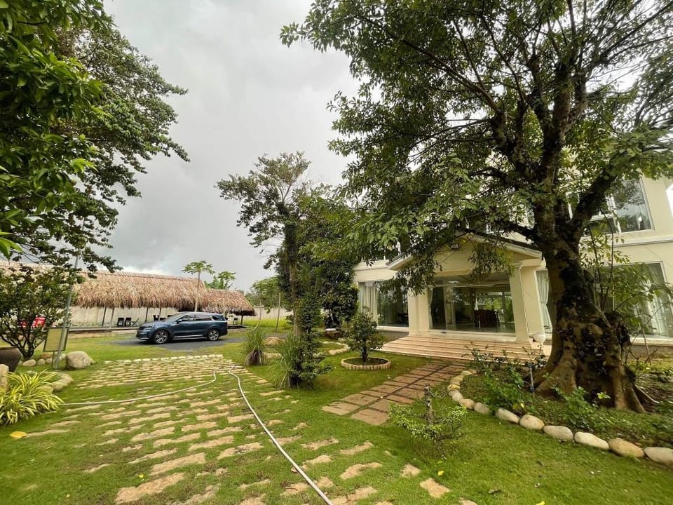 RIVERSIDE TWIN VILLAS & Picnic/Kayak/Private Chef Apartment in Ho Chi Minh City