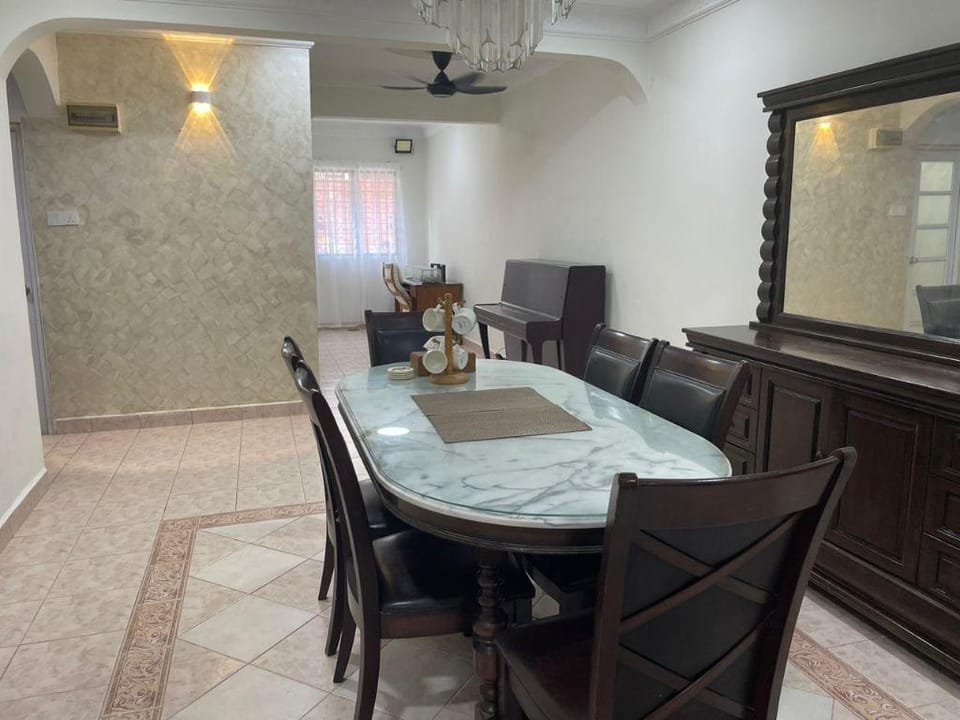 Mycasa Homestay -Muslim Guest Only Vacation rental in Subang Jaya