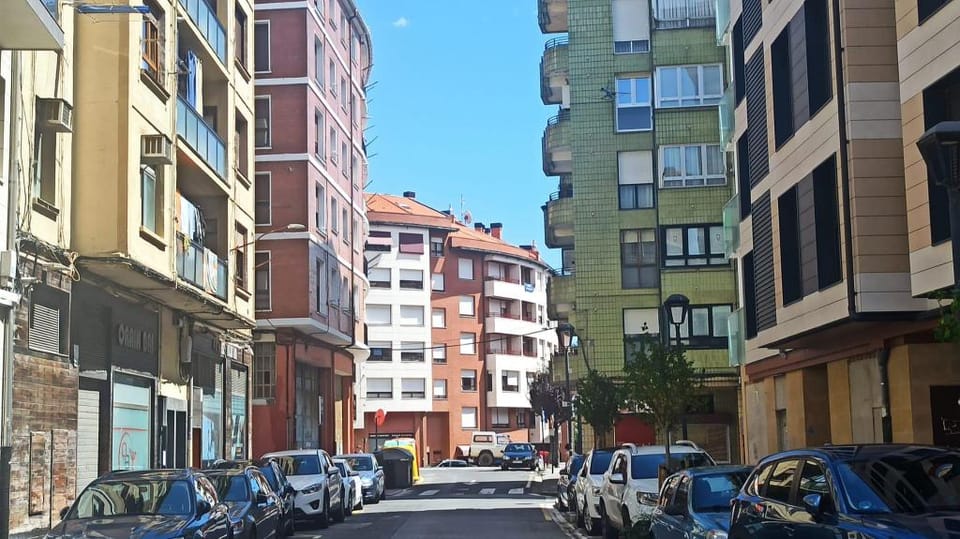 Ohana, céntrico-WIFI-ascensor-parking privado free Apartment in Bermeo