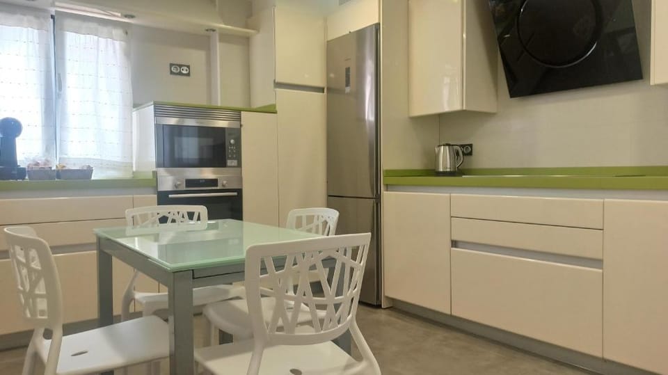 Ohana, céntrico-WIFI-ascensor-parking privado free Apartment in Bermeo