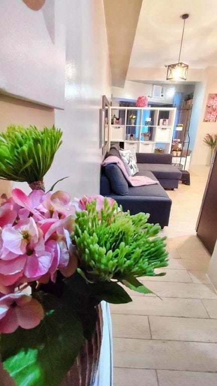 Modern Chic Staycation with Netflix & Wi-fi Apartment in Pasig
