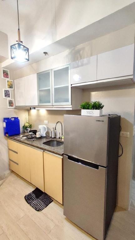Modern Chic Staycation with Netflix & Wi-fi Apartment in Pasig