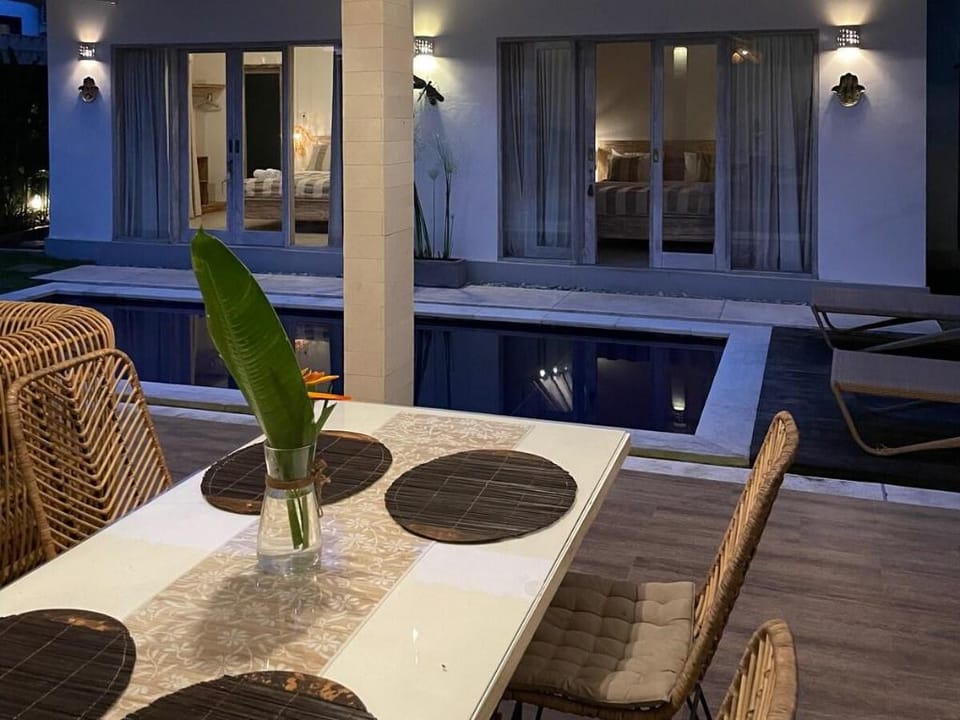 Tropical Comfort, Close to Beach.  Ololoca Bumbak. Villa in North Kuta