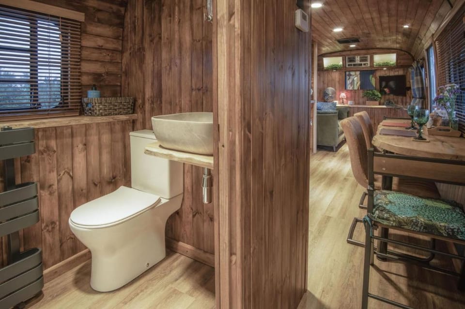 American Airstream - Blossom Farm - Tiers Cross Apartment in Wales