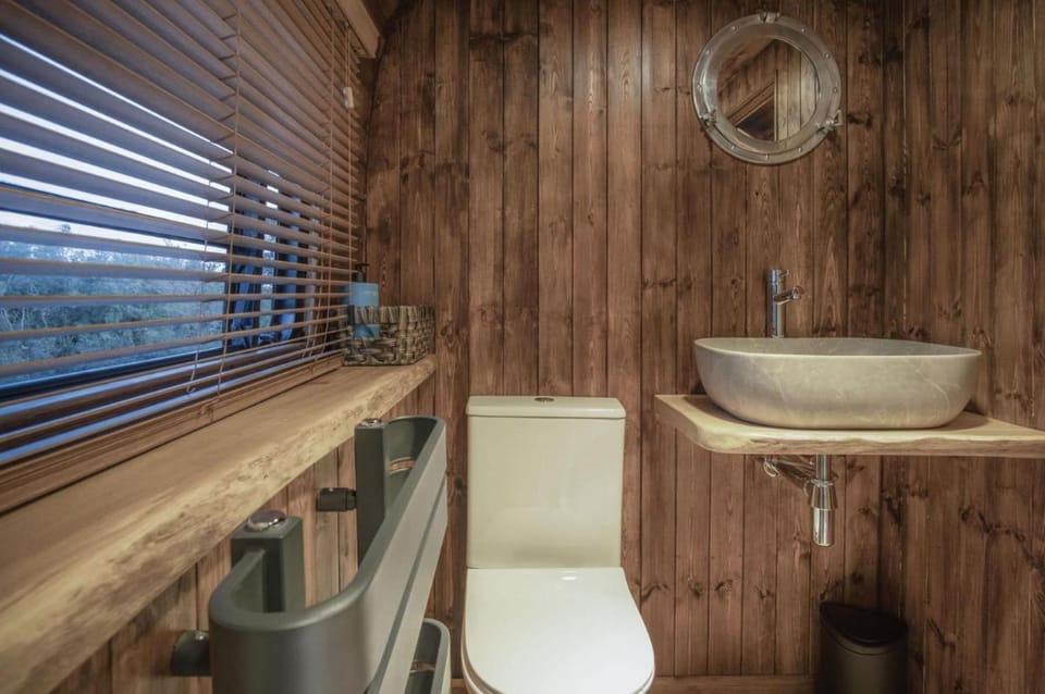 American Airstream - Blossom Farm - Tiers Cross Apartment in Wales