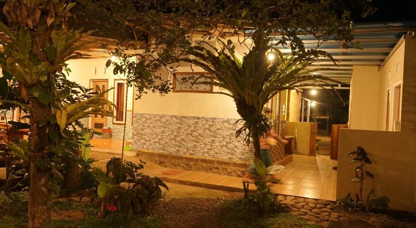 FAREL Homestay  Kawahijen  Vacation rental in East Java