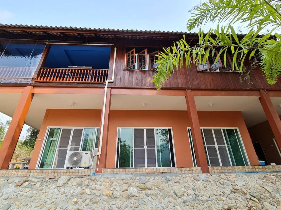 Khun Khao Mae Nam Chan ขุนเขาแม่น้ำจันโฮมสเตย์ 4คน Villa in Thailand
