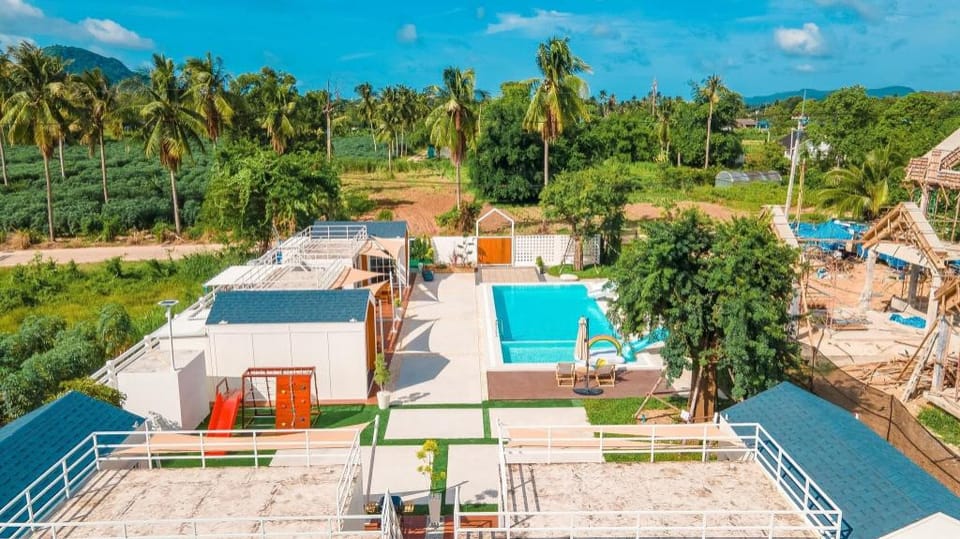 Chanhomพูลวิลล่าบ้าน4หลัง สระระเกลือ ยาว 15เมตร Villa in Pattaya City